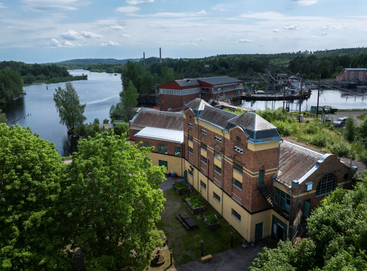 Gamla kraftstationen hus och alv